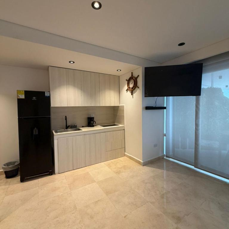 Del Mar City View - Deluxe King Studio - 4