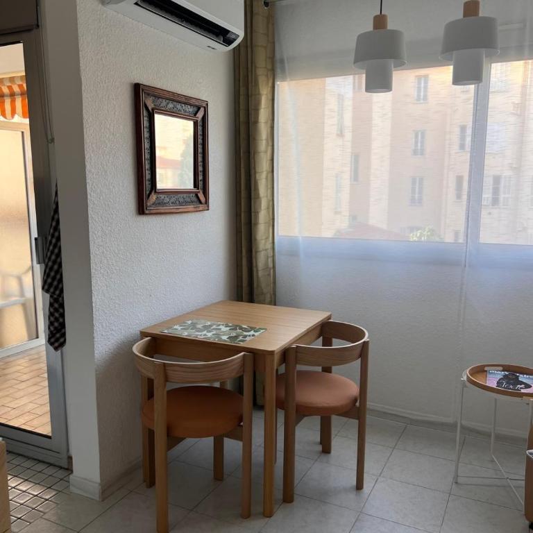 "Charmant studio" Plein centre, Calme, Terrasse - Studio mit Bergblick - 7