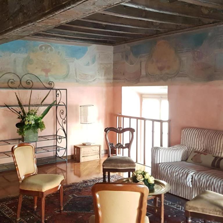 Elegante Dimora d' Epoca dal Fascino Retrò - Appartamento con 2 Camere da Letto - 1