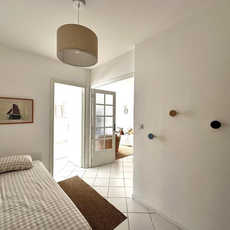 HYESER - Appartement pour 4 personnes sur le port d'Hyères - Apartment mit 1 Schlafzimmer - 8