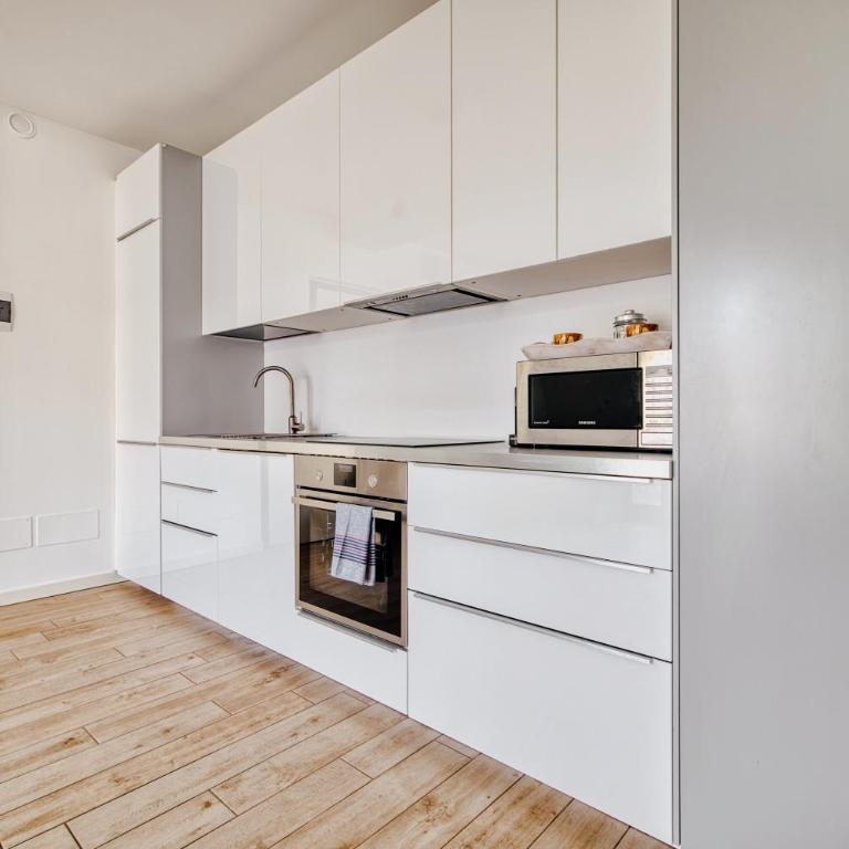 Just Urban Stays - Bright Studio Apartment with Terrace - M4 Tolstoj - Appartamento con Terrazza - 4