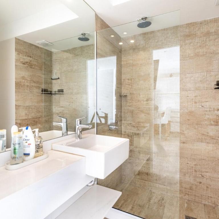 Encantador apartamento con hemosa vista al puerto - One-Bedroom Apartment - 8