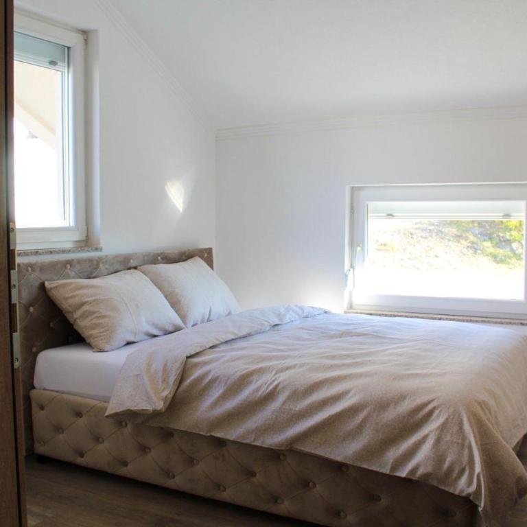 Horizont 3-Bedroom Apartment with City View & Private Parking - Three-Bedroom Apartment - 3