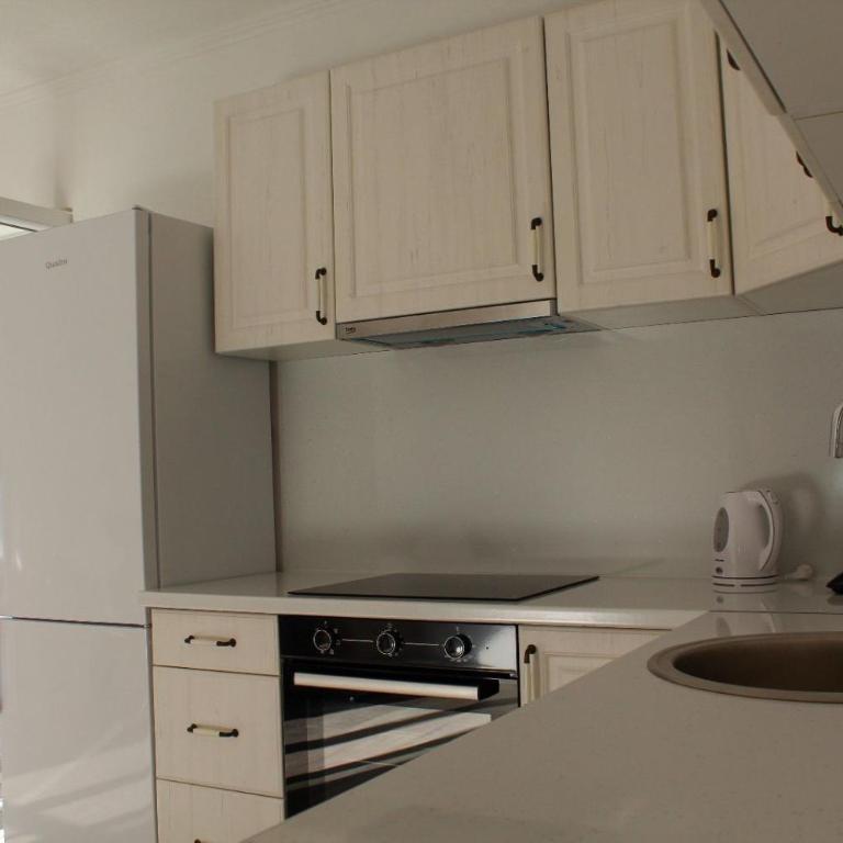 Horizont 3-Bedroom Apartment with City View & Private Parking - Three-Bedroom Apartment - 4