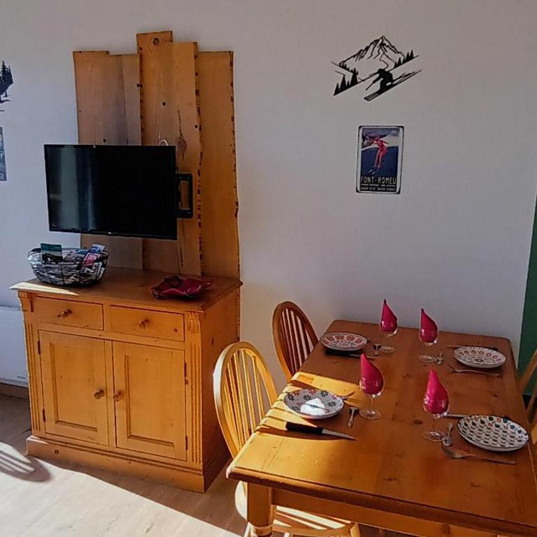 Vue panoramique - Confortable - Piscine - Randonnées - Skis - Appartement 1 Chambre - 6