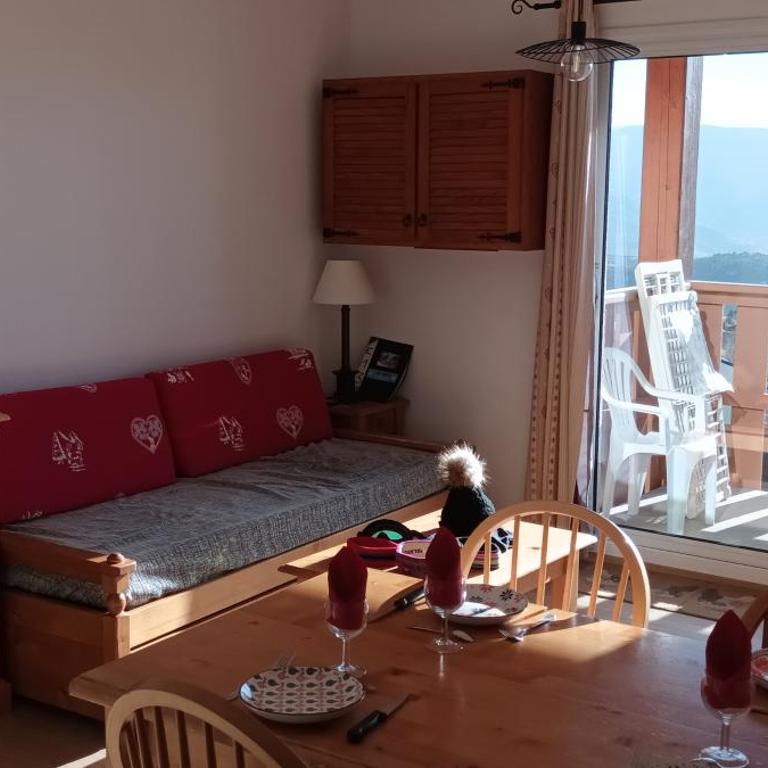 Vue panoramique - Confortable - Piscine - Randonnées - Skis - Appartement 1 Chambre - 4