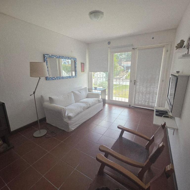 Apartamento zona Punta Shopping, entrada independiente - Two-Bedroom Apartment - 1
