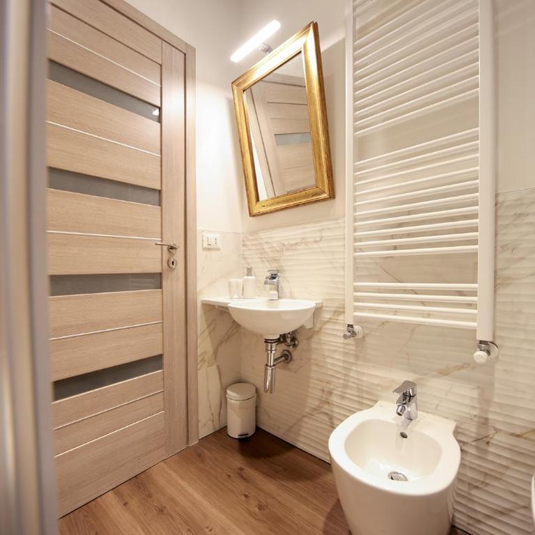 SARA S LUXURY HOME five minutes from Piazza San Marco - Two-Bedroom Apartment - 20