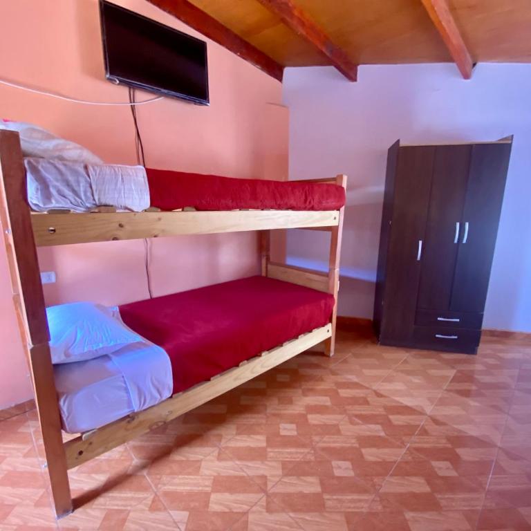 Hostal Nuevo Sol y Viento - Habitación Familiar con baño privado - 2