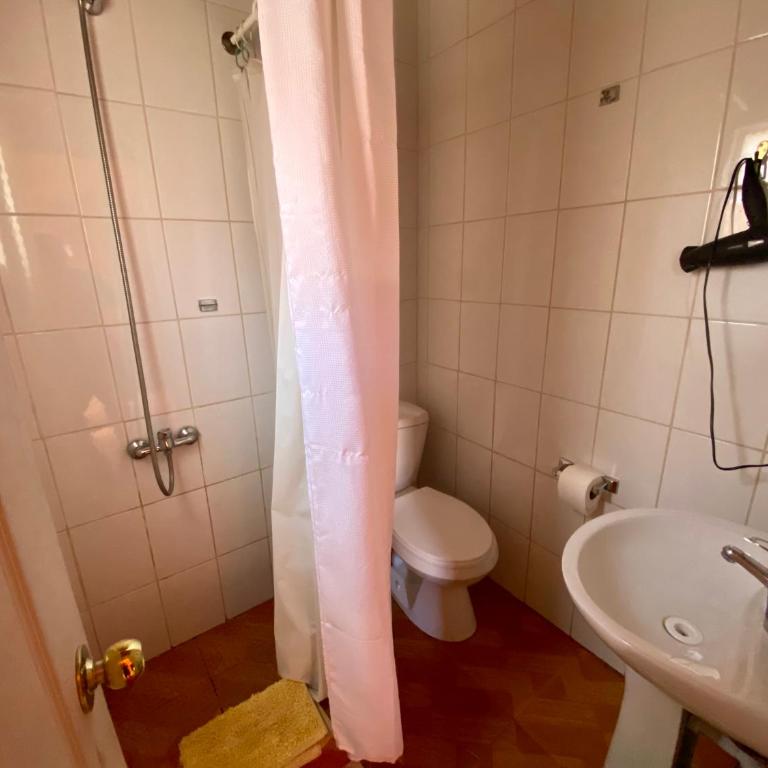 Hostal Nuevo Sol y Viento - Habitación Familiar con baño privado - 2