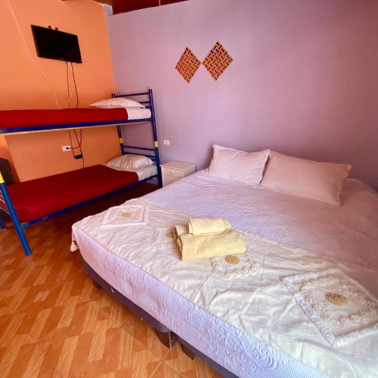 Hostal Nuevo Sol y Viento - Habitación Familiar con baño privado - 4