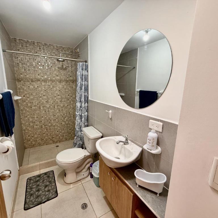 Ideal para familia de 5 - Three-Bedroom House - 23