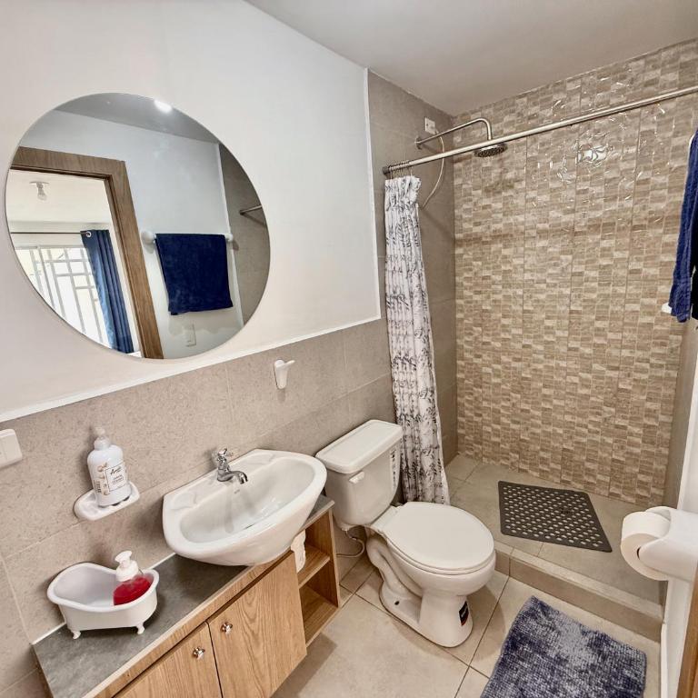 Ideal para familia de 5 - Three-Bedroom House - 10