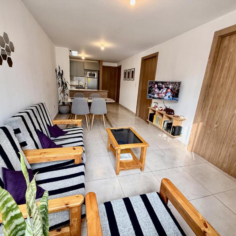 Ideal para familia de 5 - Three-Bedroom House - 18