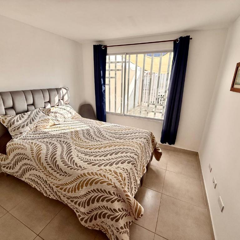 Ideal para familia de 5 - Three-Bedroom House - 3