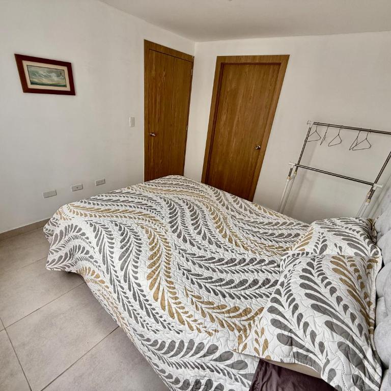 Ideal para familia de 5 - Three-Bedroom House - 16