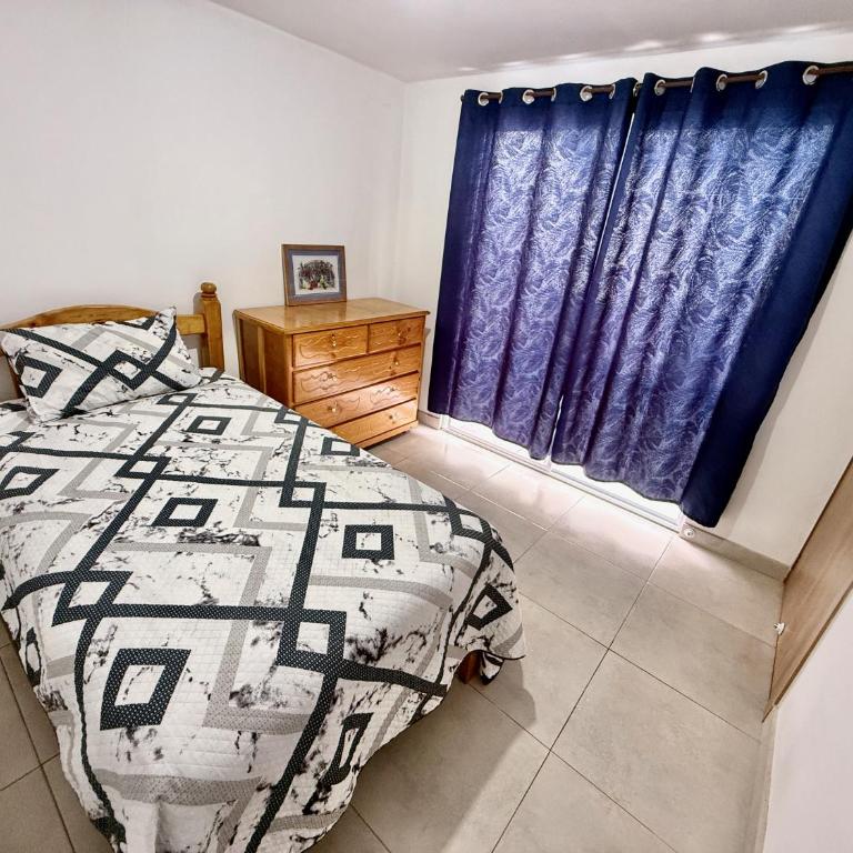 Ideal para familia de 5 - Three-Bedroom House - 17