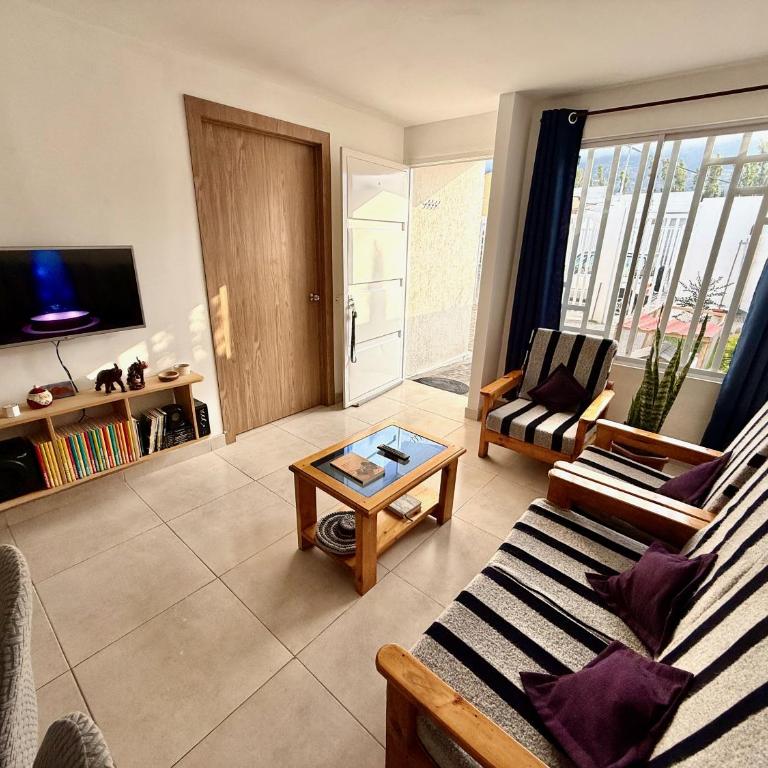 Ideal para familia de 5 - Three-Bedroom House - 14