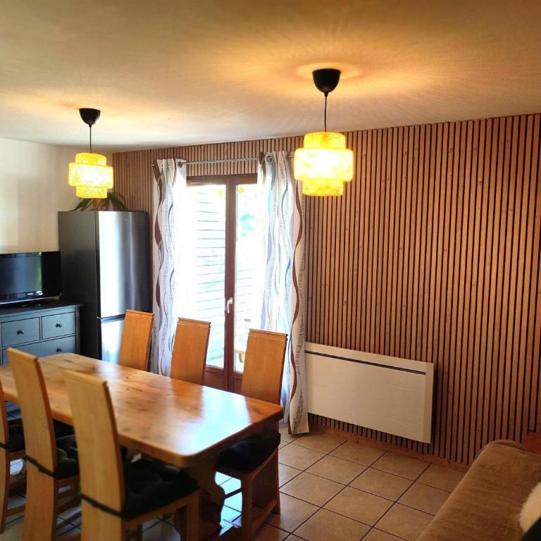 Chalet Mitoyen 7p avec Piscine, Sauna, Parking Gratuit et Proche Commerces - FR-1-863-8 - Chalet (7 Adults) - 1