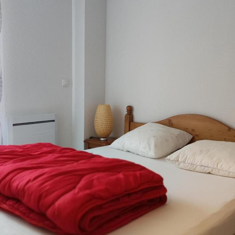 Chalet Mitoyen 7p avec Piscine, Sauna, Parking Gratuit et Proche Commerces - FR-1-863-8 - Chalet (7 Adults) - 4