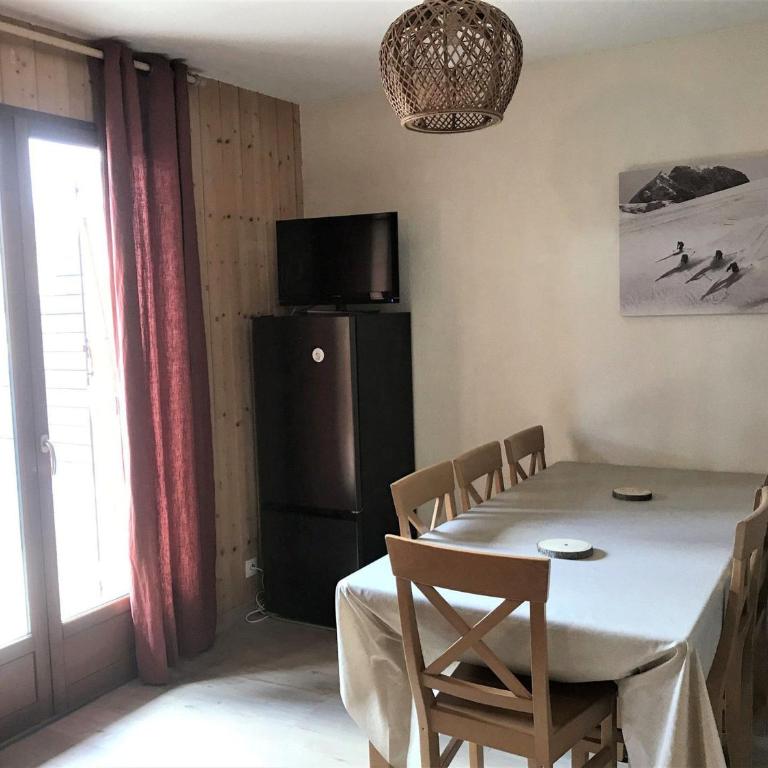 Chalet mitoyen rénové 3 pièces, 7 pers, terrasse, parking, animaux admis - FR-1-863-10 - Chalet (7 Erwachsene) - 2