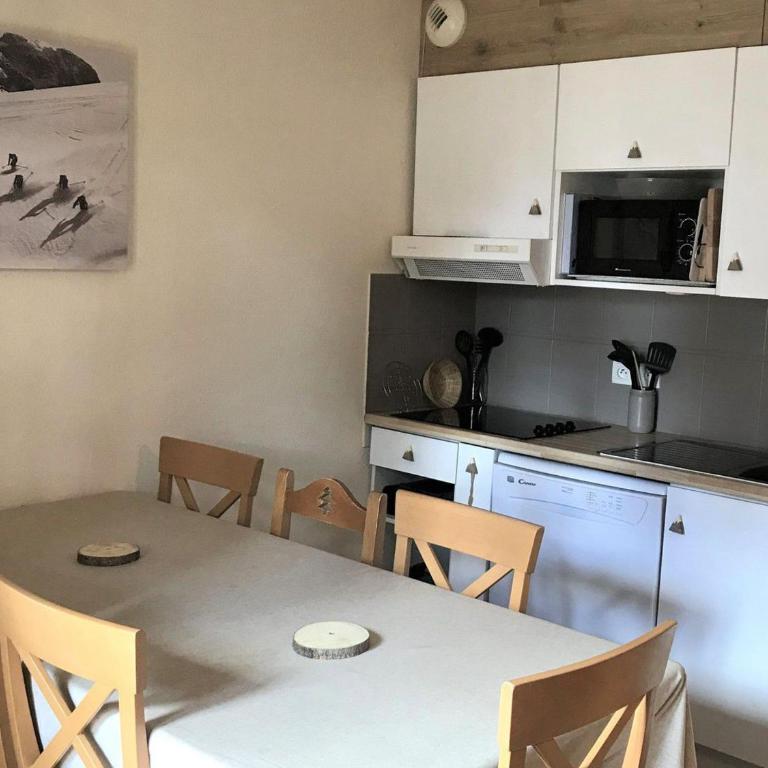 Chalet mitoyen rénové 3 pièces, 7 pers, terrasse, parking, animaux admis - FR-1-863-10 - Chalet (7 Erwachsene) - 3