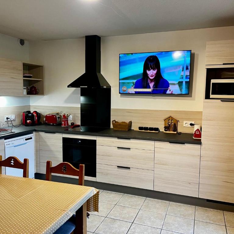 Chalet rénové 6 pers, TV connectée, WiFi, parking, animaux admis - FR-1-863-17 - Chalet (6 adultos) - 3