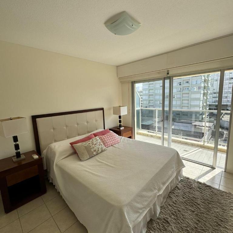 Pent-house de dos pisos con parrillero propio - Apartamento de 3 dormitorios - 12