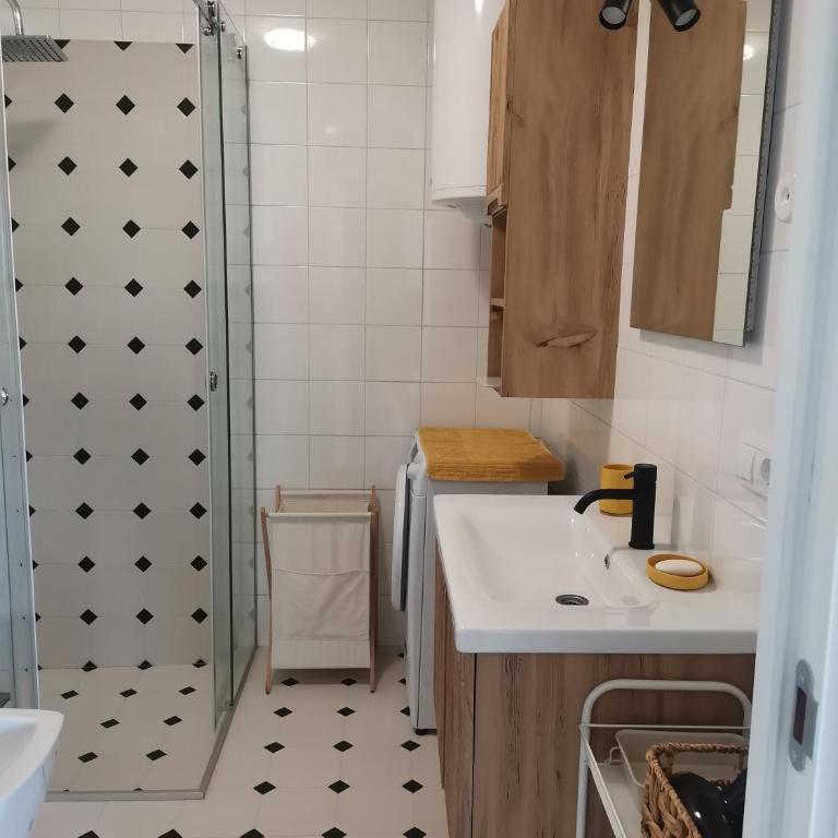 Pogled Ada 1 - One-Bedroom Apartment - 11