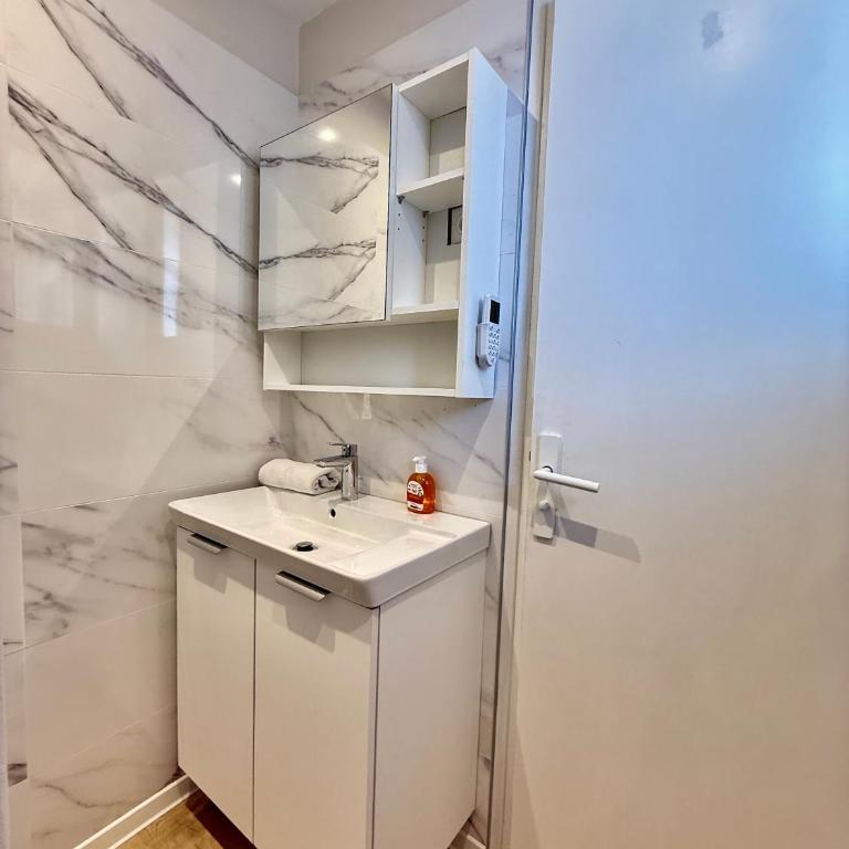 50m Plage - T2 Climatisés, Studio & Wifi - Appartement 1 Chambre - 22