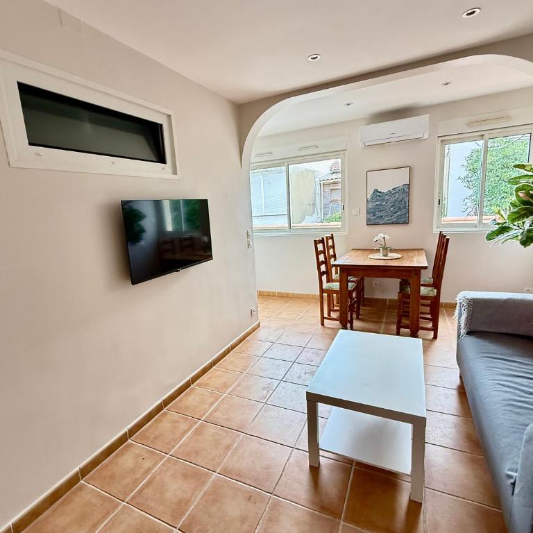 50m Plage - T2 Climatisés, Studio & Wifi - Appartement 1 Chambre - 24