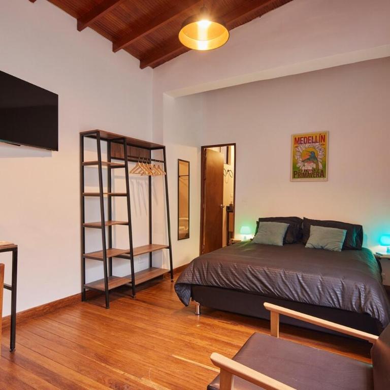 El Poblado Medellin Luxury 5BR Jacuzzi AC - Apartment - 9