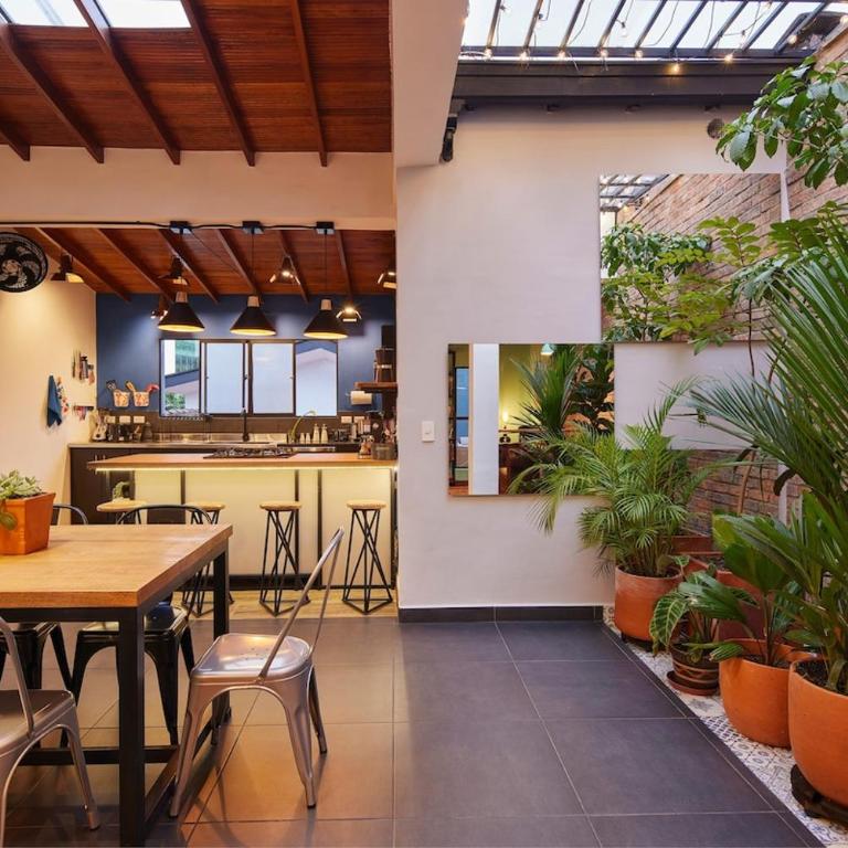El Poblado Medellin Luxury 5BR Jacuzzi AC - Apartment - 11