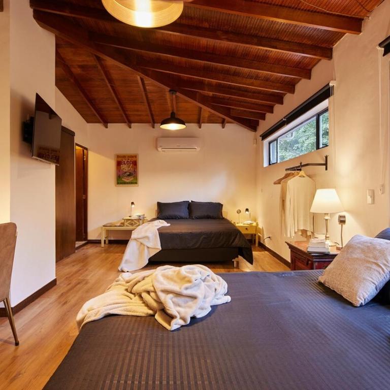 El Poblado Medellin Luxury 5BR Jacuzzi AC - Apartment - 16