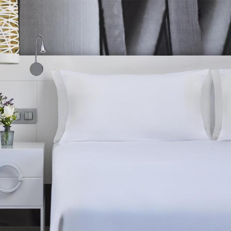 NH Barcelona Stadium - Superior Double or Twin Room - 3