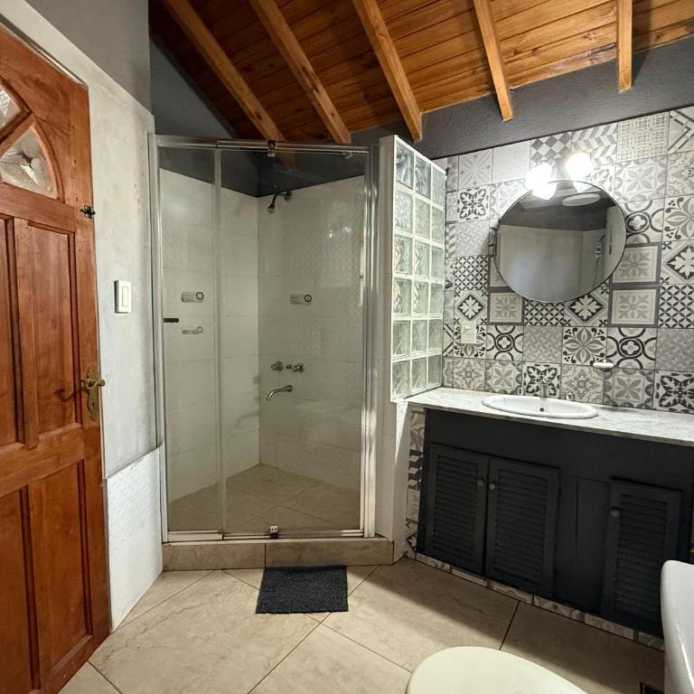 Latitud sur - Three-Bedroom House - 15