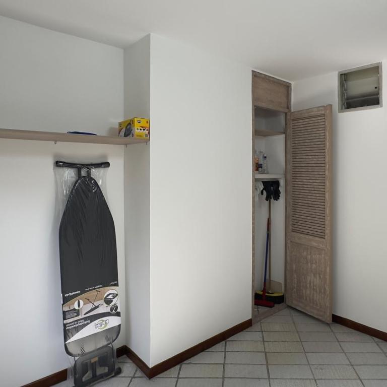 5BR 240 m² Fully Refurbished El Tesoro - Three-Bedroom Apartment - 79