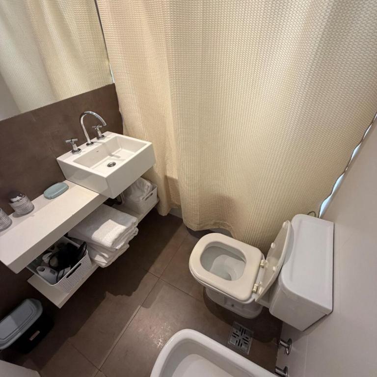 Bright 2BR with Balcony & Green Views - Apartamento de 2 dormitorios - 10