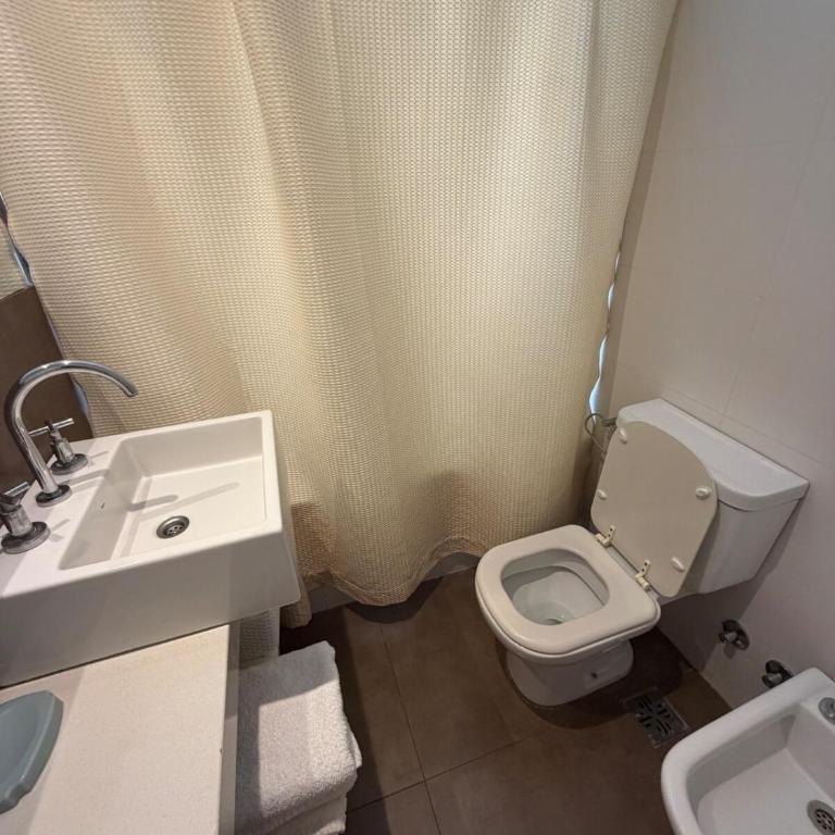 Bright 2BR with Balcony & Green Views - Apartamento de 2 dormitorios - 11