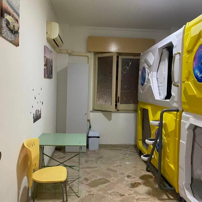 Mermaid Space Capsule Hostel Palermo - Posto Letto in Dormitorio Maschile per 4 Persone - 4