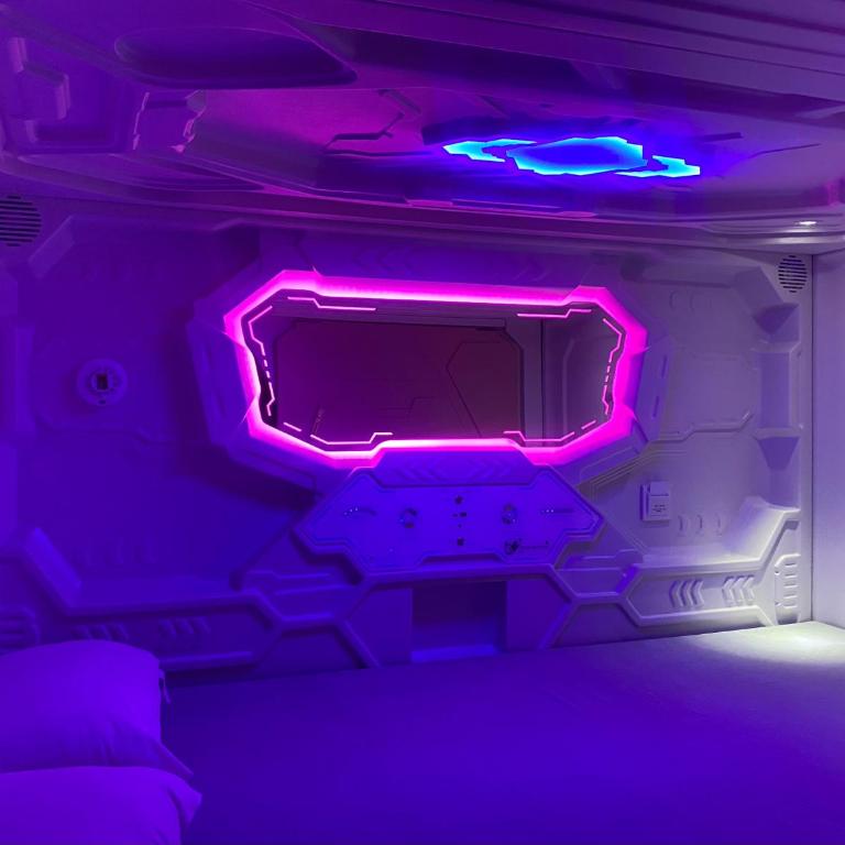 Mermaid Space Capsule Hostel Palermo - Camera Matrimoniale/Doppia con Letti Singoli con Terrazza - 4