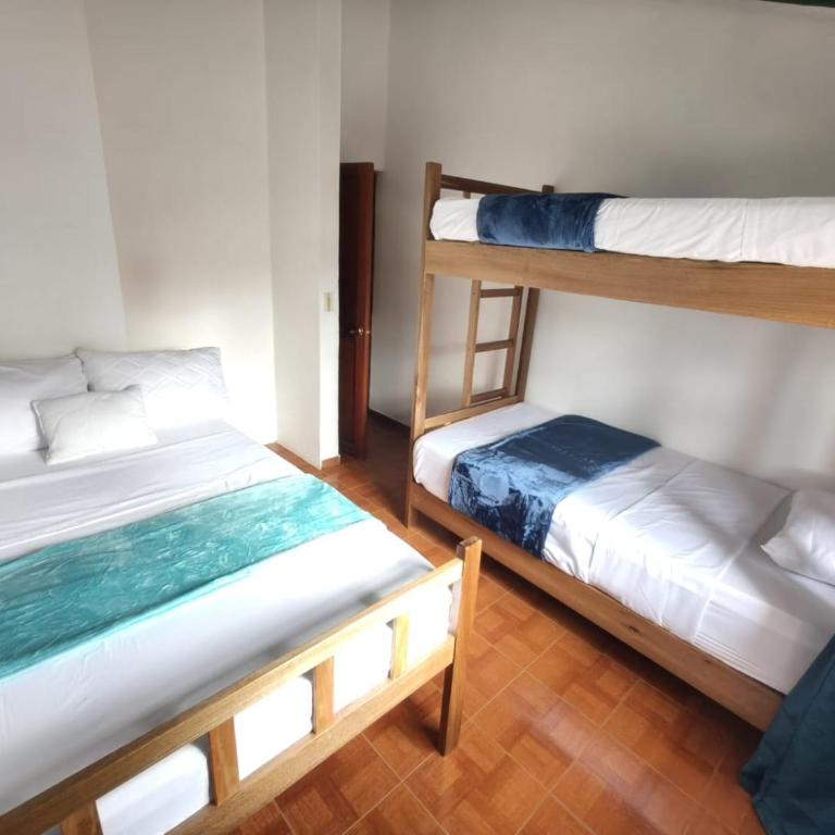 Roomii Hostel - Family Room with Shared Bathroom - 7