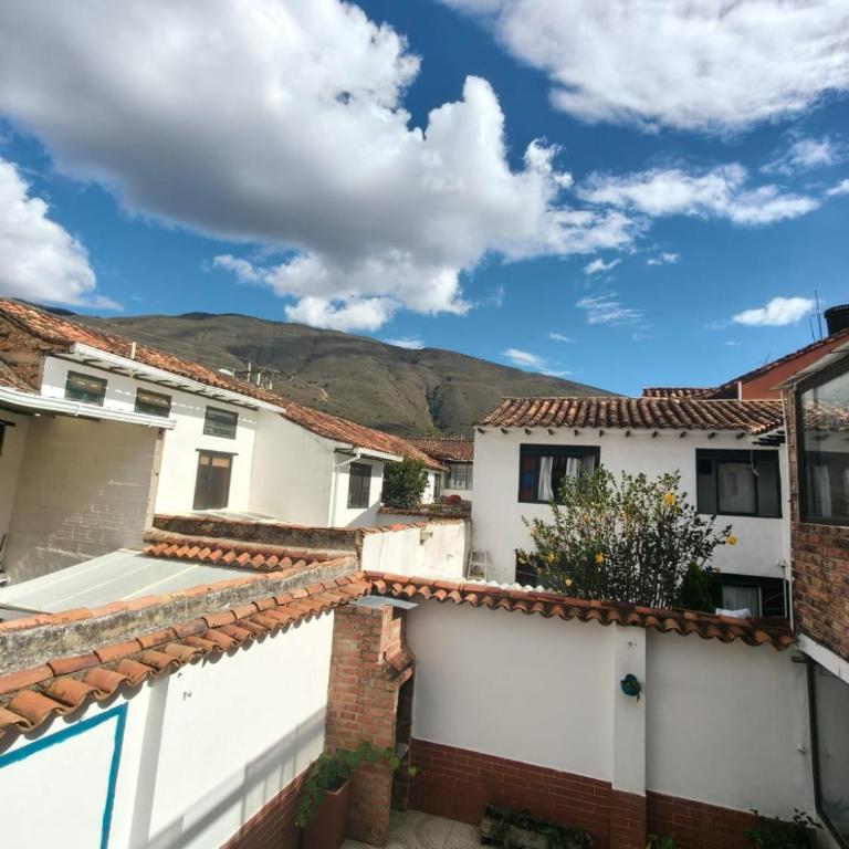 Roomii Hostel - Double Room with Balcony - 9