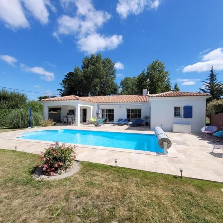 Villa à St Jean de Monts avec piscine chauffée, clim et WiFi - FR-1-777-23 - Ferienhaus - 2