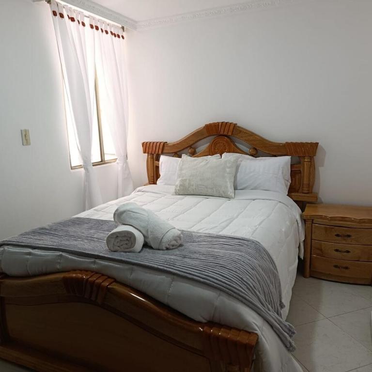 Apartamento cómodo, tranquilo con parqueadero, excelente ubicación - Apartamento de 3 dormitorios - 1