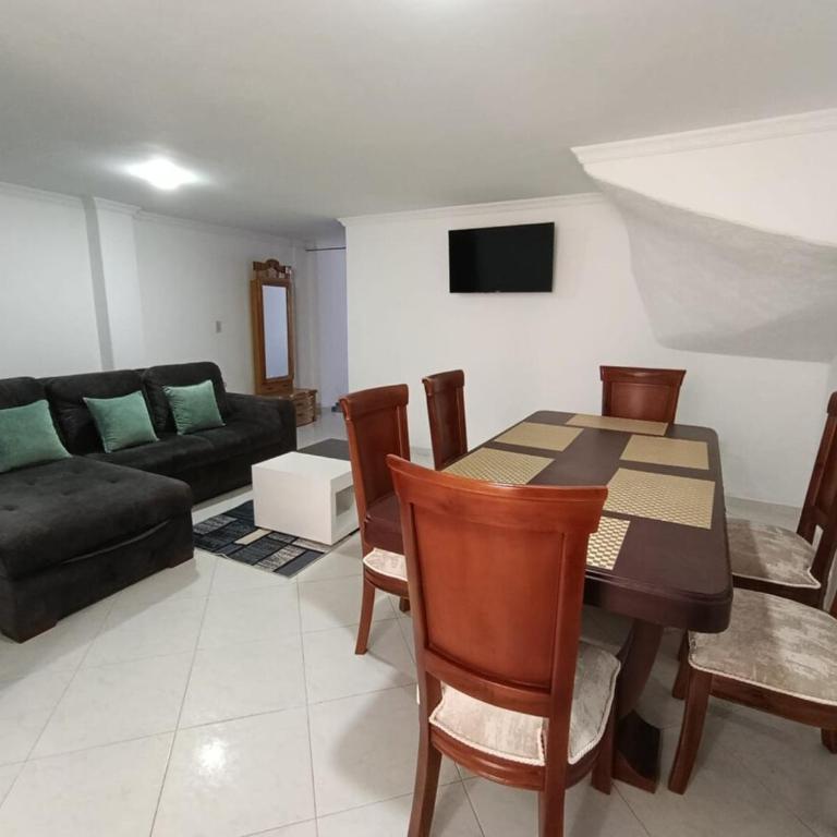 Apartamento cómodo, tranquilo con parqueadero, excelente ubicación - Apartamento de 3 dormitorios - 10