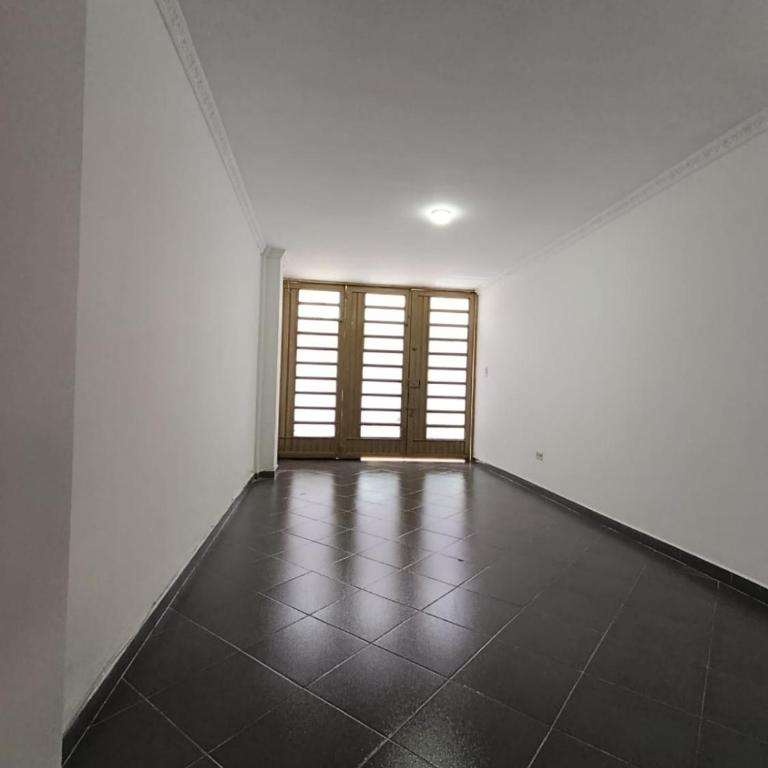 Apartamento cómodo, tranquilo con parqueadero, excelente ubicación - Apartamento de 3 dormitorios - 12