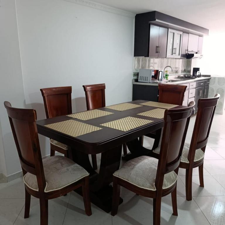 Apartamento cómodo, tranquilo con parqueadero, excelente ubicación - Apartamento de 3 dormitorios - 20