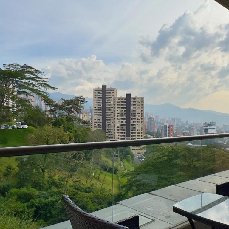 3BR AC Top Location Views El Poblado - Three-Bedroom Apartment - 80