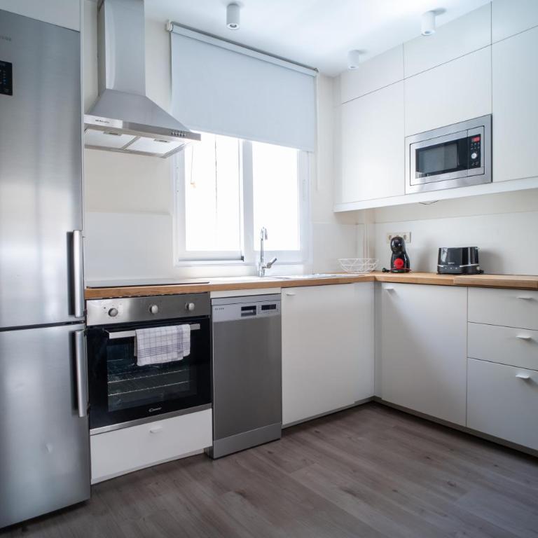 Ático con terraza privada en el corazón del Realejo - Three-Bedroom Apartment - 14